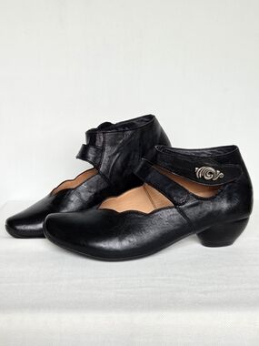 Think! Women's Aida Mary Jane Comfort Shoe Black Leather Size36(US5)